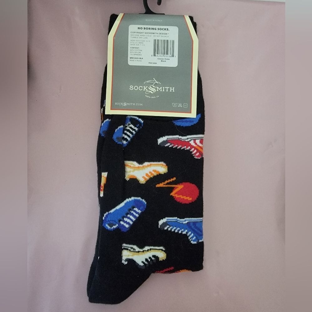 Sneakers Graphic 🫏 Crew Socks - Black with Multicolor - Picture 2 of 2
